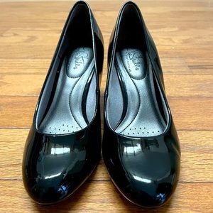 LifeStride Black Pumps